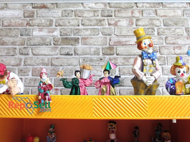 Lot 31-1150 - (6) Figures: (5) Paper Machete, Golfer, Clowns etc