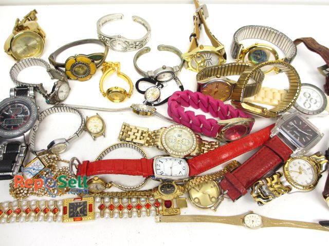 Lot 31-6014 - (30) Watches: Timex, Citizen, Magico, etc. - Need batteries or repair