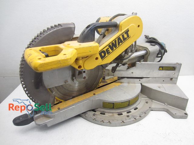 Lot 31-6187 - DeWalt 12" Compound Miter Saw #DWS779 120V - Power On