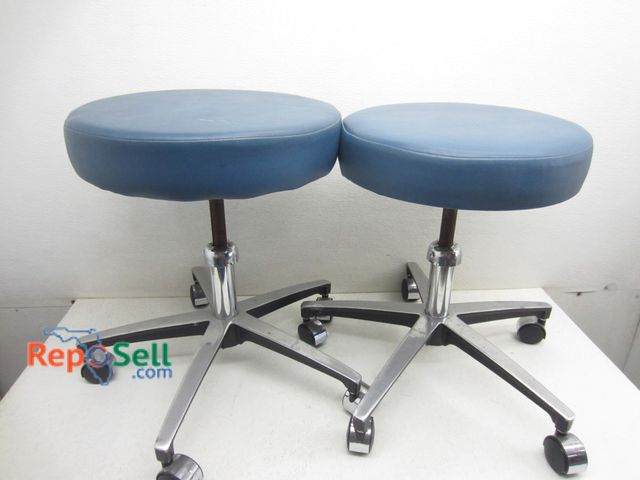 Lot 31-9202 - (2) Mid Mark Physicians Chrome Base Stools #192