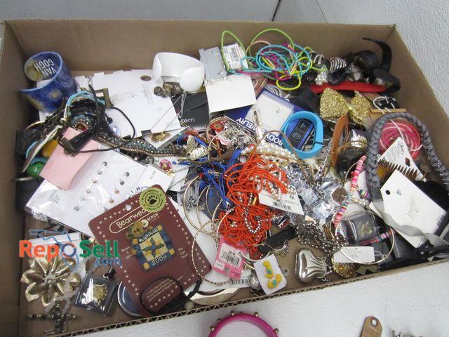 Lot 31-6267 - Large Lot of Costume Jewelry - 7lbs 8oz - Some for Repair