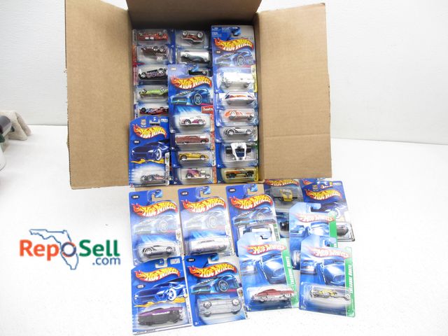 Lot 31-4124 - (100) Hot Wheels Cars; Various Models; Includes some Treasure Hunts