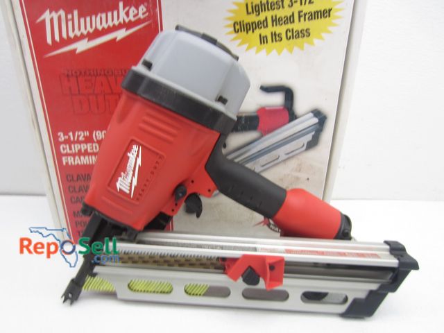 Lot 31-1258 - Milwaukee Clipped Head Framing Nailer 3 1/2" #7110-20 - Power On