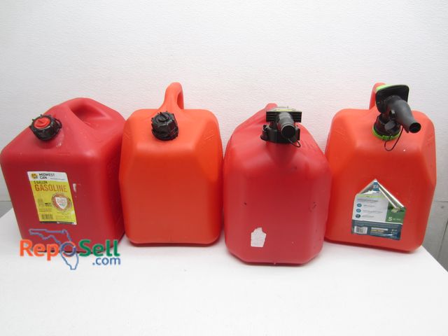 Lot 31-4106 - (4) 5 Gallon Gas Cans