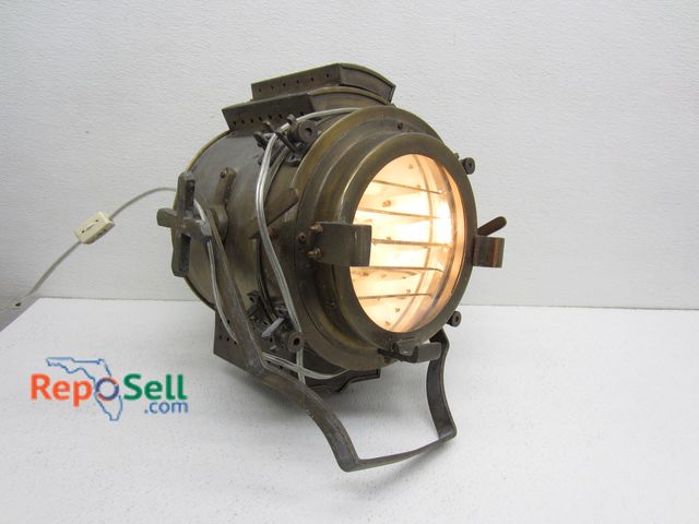 Lot 31-1140 - Aldis Signal Lamp US Navy/Coast Guard, Ship to Ship Morse Code during Radio Silence - Powers On