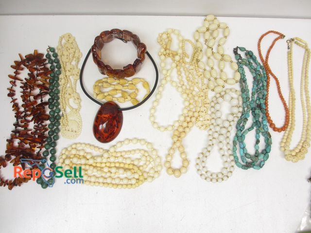 Lot 31-9259 - Jewelry Lot: (14) Necklaces and (1) bracelet - includes amber, turquoise and beaded