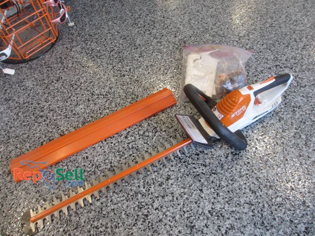 Lot 31-1141 - New Stihl HSA 45 18V Electric Hedge Trimmer Featuring An Integrated Battery And Including Its Charge...