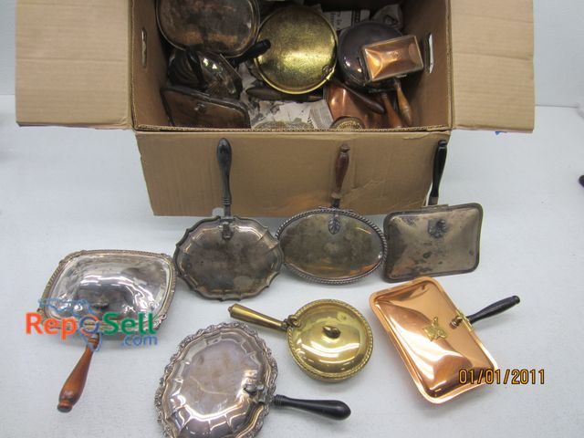 Lot 31-5150 - (16) Various Vintage Silent Butlers / Ash Butler Lot