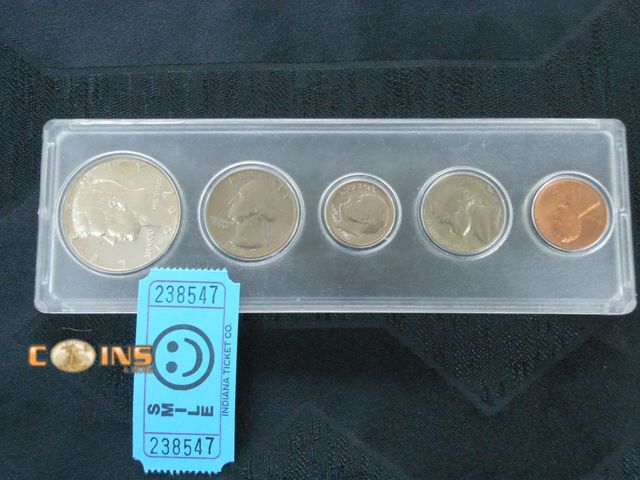 Lot 36-238547 - 1967 US Special Mint Set in Hard Plastic Holder.