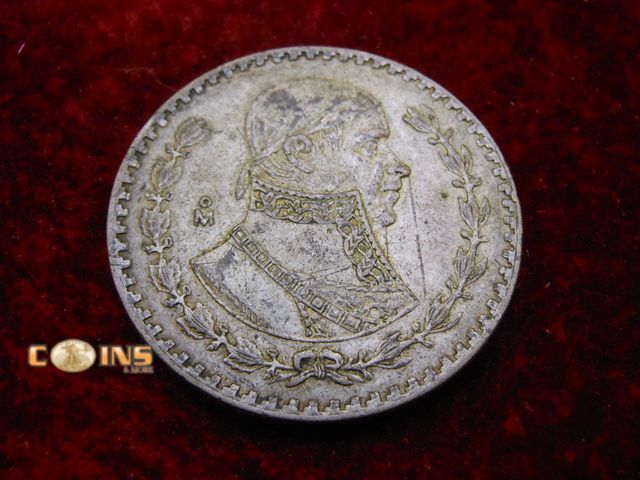 Lot 36-486319 - 1966 Silver Mexican UN Peso.