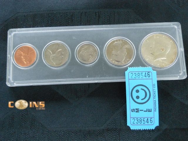 Lot 36-238546 - 1966 US Special Mint Set in Hard Plastic Holder.