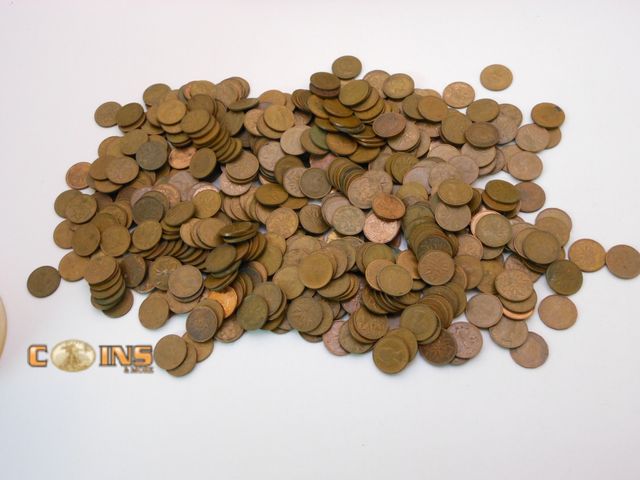 Lot 36-487739 - Lot of Approximately 500 Assorted Canadian Cents, See All Pictures.