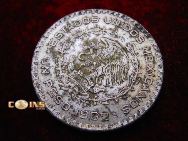 Lot 36-238152 - 1962 Silver Mexican UN Peso.