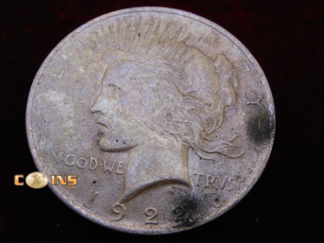 Lot 36-487302 - 1922 Silver Peace Dollar.