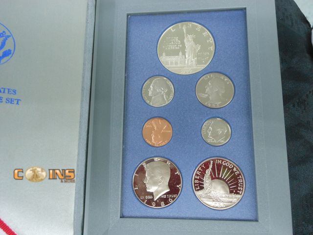 Lot 36-086776 - 1986 Prestige Set With Silver Commemorative Dollar.