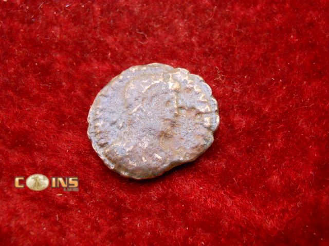 Lot 36-086588 - Ancient TO BE IDENTIFIED...AE FOLLIS...REVERSE...Emperor/Captive.