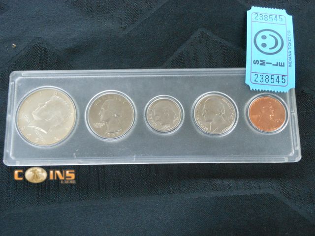 Lot 36-238545 - 1965 US Special Mint Set in Hard Plastic Holder.