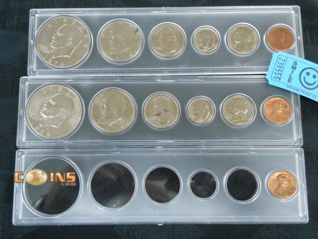 Lot 36-238554 - 1974 US Mint Set in Hard Plastic Holder.