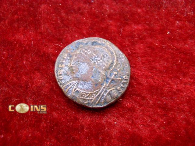 Lot 36-086574 - Constantinopolis...330-354AD...Reverse... Victory w/ Wreath.
