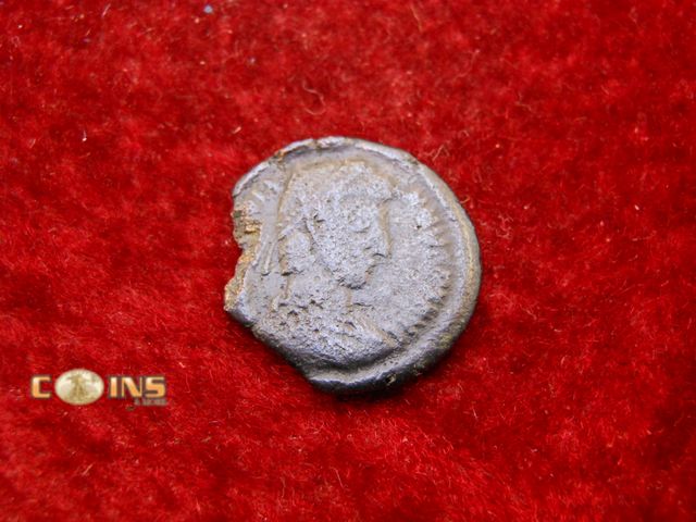 Lot 36-086587 - Ancient TO BE IDENTIFIED...AE FOLLIS...REVERSE...Emperor/Spear?