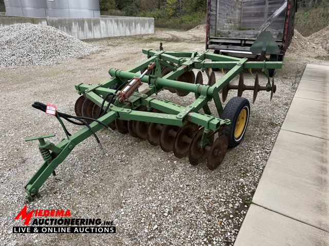 Lot 4-31 - John Deere 8' Disc