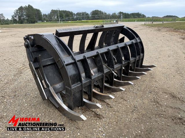 Lot 4-42 - Pemberton 42049 Hydraulic Log Grapple Attachment, Dual Hydraulic Grapple Arms, (2) Hydraulic Cylinde...