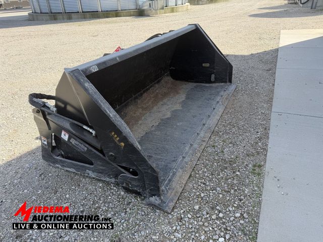Lot 4-43 - HLA HRBHV96VOL300 Hydraulic High-Dump Bucket, 96" width, 40.3 cu. ft. capacity, hydraulic dump/eject...