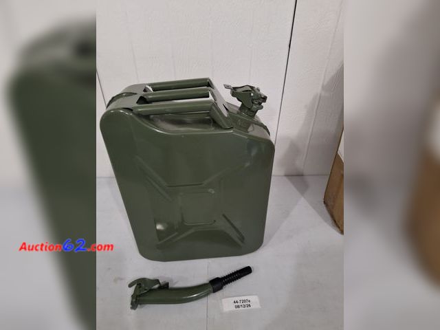 Lot 44-7207e - Metal storage watering can, versatile water can, steel jar for cars trucks 20L  Appears New, A basic inspection has been given to this item....