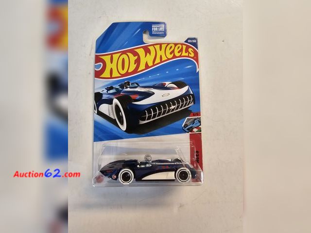 Lot 44-8391u - VERY RARE CHEVROLETOR HOT WHEELS TREASURE HUNT. TREASURE HUNTS ARE VERY HARD TO ACQUIRE! NOTE THE CIRCULAR FLAME ON THE CAR THAT DENOTES THA...