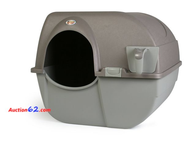 Lot 44-240b - Retail of $37- Omega Paw Self-Cleaning Litter Box 1. Appears New, A basic inspection has been given to this item. Sold AS-IS.