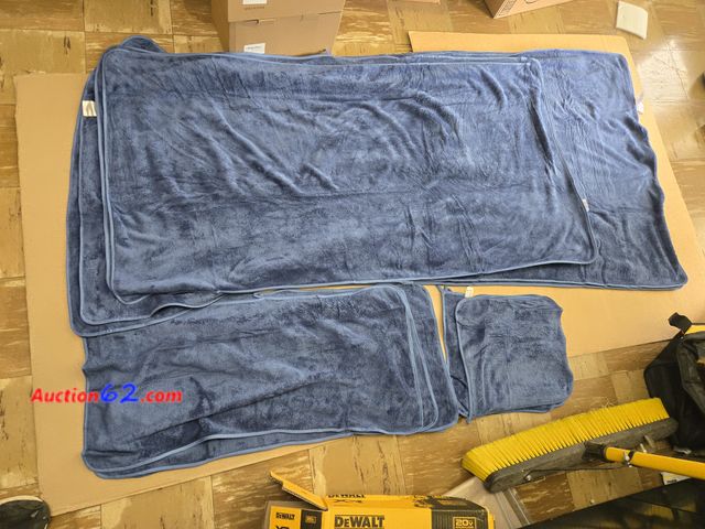 Lot 44-6949b - 12pc Navy Blue Bath Towel 2 35x70in, 2 28x55in, 4 16x31in, 4 13x13in Appears New