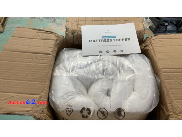 Lot 44-1717e - Goose Feather Mattress Topper unknown size Appears New, A basic inspection has been given to this item. Sold AS-IS. See All Photo's Not Test...