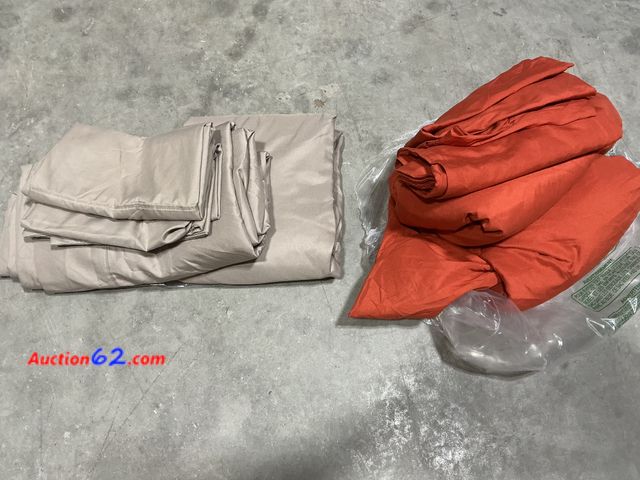 Lot 44-194b - Lot of (2) (Unknown Sizes) Bed Sets- Includes (2) Sheets and (2) Pillowcases each E-Commerce Return, A basic inspection has been given to th...