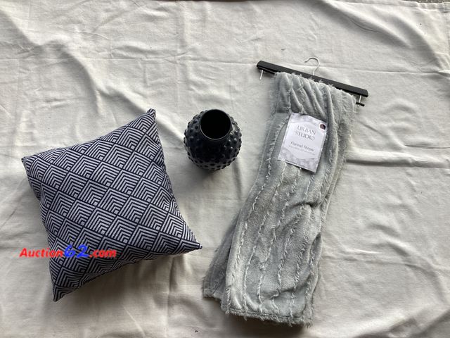 Lot 44-7890P - Lot of home decor. (1) light grey throw blanket, (1) decorative vase, (1) throw pillow.  Appears New, A basic inspection has been given to t...