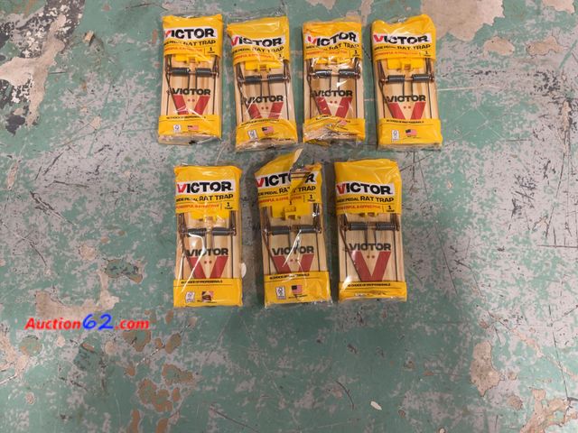 Lot 44-934p - VICTOR M205 Pedal Rat Trap 7-Pack, Classic Wood Base, Metal Trigger, Natural Wood E-Commerce Return, A basic inspection has been given to th...