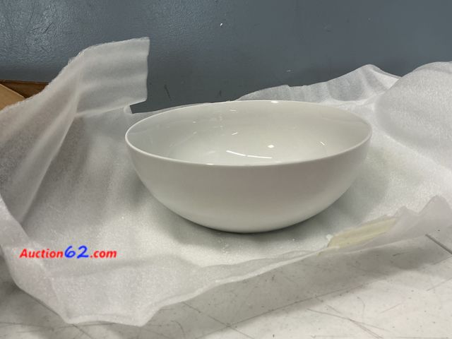 Lot 44-2696f - White Ceramic Serving Bowl Appears New, A basic inspection has been given to this item. Sold AS-IS. Not Tested See All Photo's