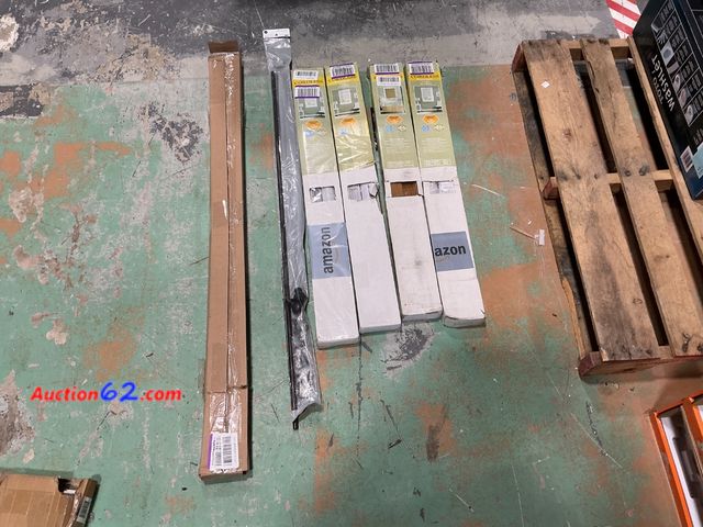 Lot 44-1598b - miscellaneous lot of blinds and curtain rods, various style/size/colors E-Commerce Return, A basic inspection has been given to this item. S...