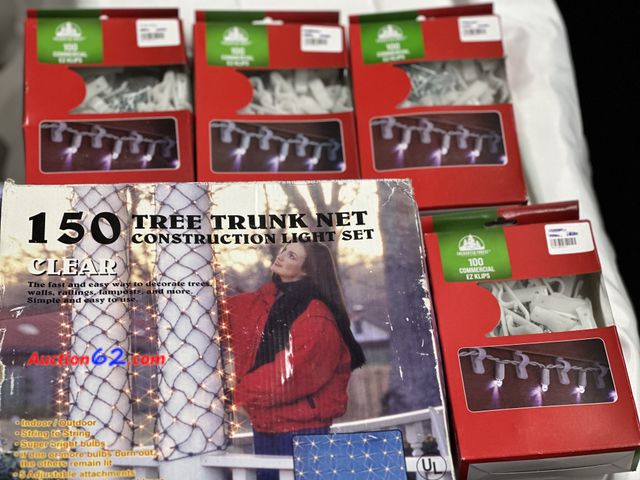 Lot 44-6115i - Christmas bundle 150 tree trunk net construction light set 4 boxes of 100 clips See All Photo's Not Tested Never opened, Factory Sealed