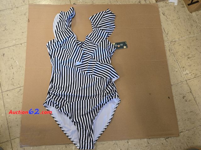 Lot 44-6765b - Size Medium Women's 1pc Swimsuit Appears New
