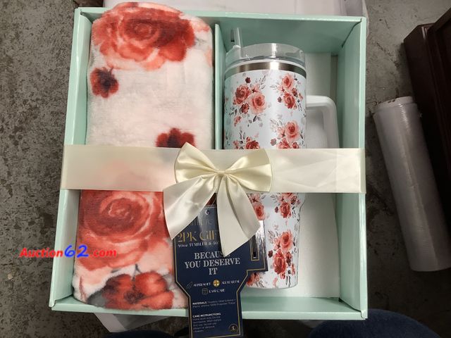 Lot 44-6083q - Lumiere Lane 2pk Gift Set, 40oz Tumbler &amp; 50”x60” Throw Because you deserve it. New. See All Photo's Not Tested Never opened, Factory Se...