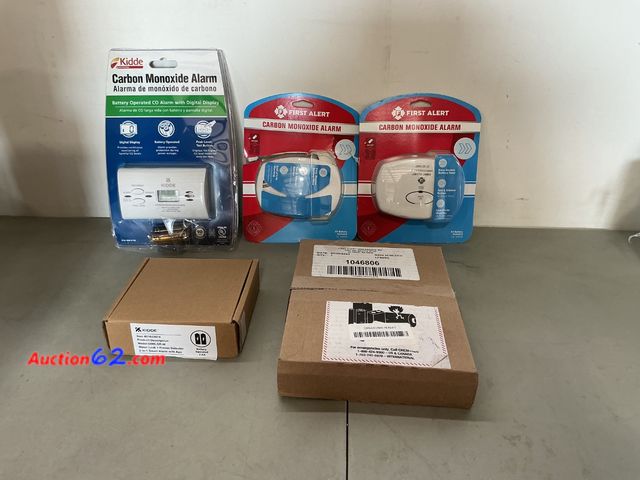 Lot 44-1929i - Kidde, First Alert Carbon Monoxide Alarm, Battery Operated, Digital Display Not Tested See All Photo's E-Commerce Return, A basic inspection...