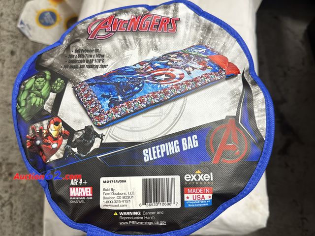 Lot 44-6092e - Avengers sleeping bag ages 4+ officially licensed. 28x58 inches. Comfortable to 50 degrees. Full length self repairing zipper. Appears New, ...