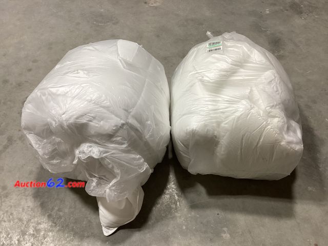 Lot 44-141b - Lot of (2) White Comforters  2. E-Commerce Return, A basic inspection has been given to this item. Sold AS-IS.