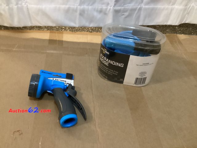 Lot 44-7759j - Lot of (1) expanding hose and (1) garden hose nozzle.  Appears New, A basic inspection has been given to this item. Sold AS-IS. See All Phot...