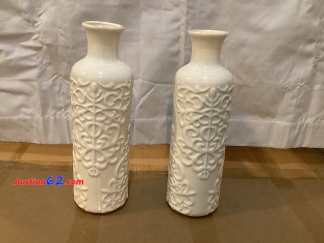 Lot 44-7715j - Lot of (2) decorative vases.  Appears New, A basic inspection has been given to this item. Sold AS-IS. See All Photo's