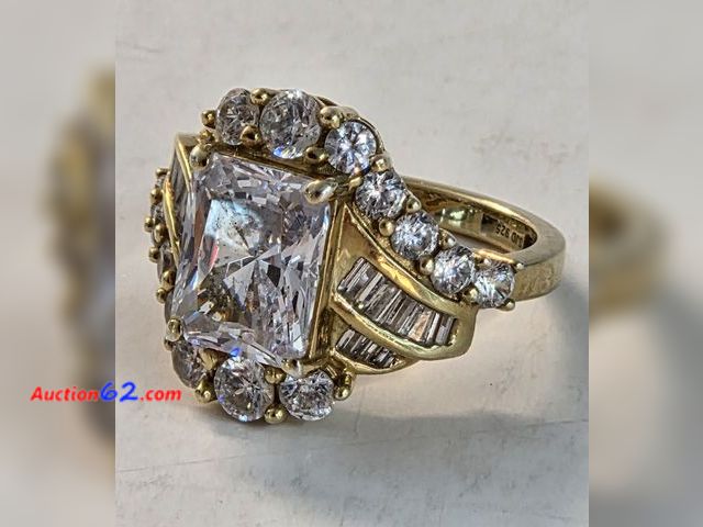 Lot 44-8326g - LARGE LADIES .925 STERLING SILVER RING WITH TONS OF STONES SURROUNDING A GIANT STONE IN THE CENTER! RING IS ALSO GOLD PLATED!! SIZE IS APPRO...