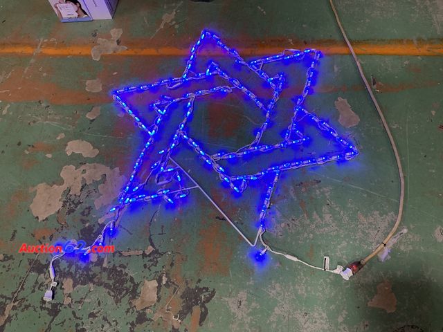 Lot 44-4031e - LED Star of David, 41.7"x36"W, 141 UL M8 Sealed LEDs, Blue E-Commerce Return, A basic inspection has been given to this item. Sold AS-IS. Se...