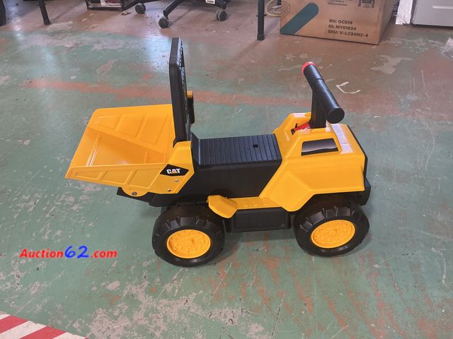 Lot 44-660g - CAT Dump Truck for Kids E-Commerce Return, A basic inspection has been given to this item. Sold AS-IS. Used See All Photo's Not Tested