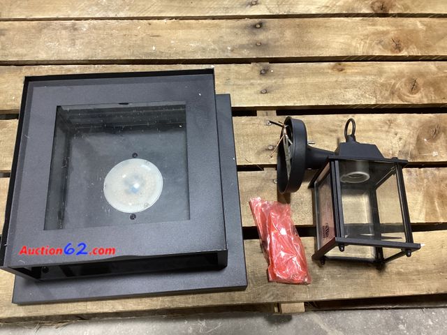Lot 44-4014b - Lot of (2) Assorted Lighting Items- Home Depot Returns  E-Commerce Return