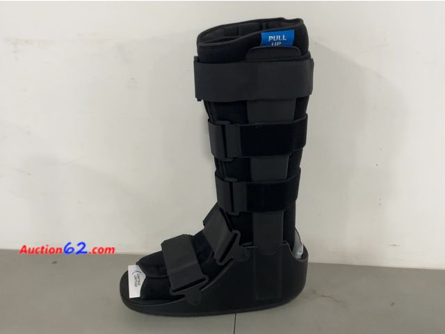 Lot 44-1524j - Black Medical Walking Boot Not Tested See All Photo's Appears New, A basic inspection has been given to this item. Sold AS-IS.